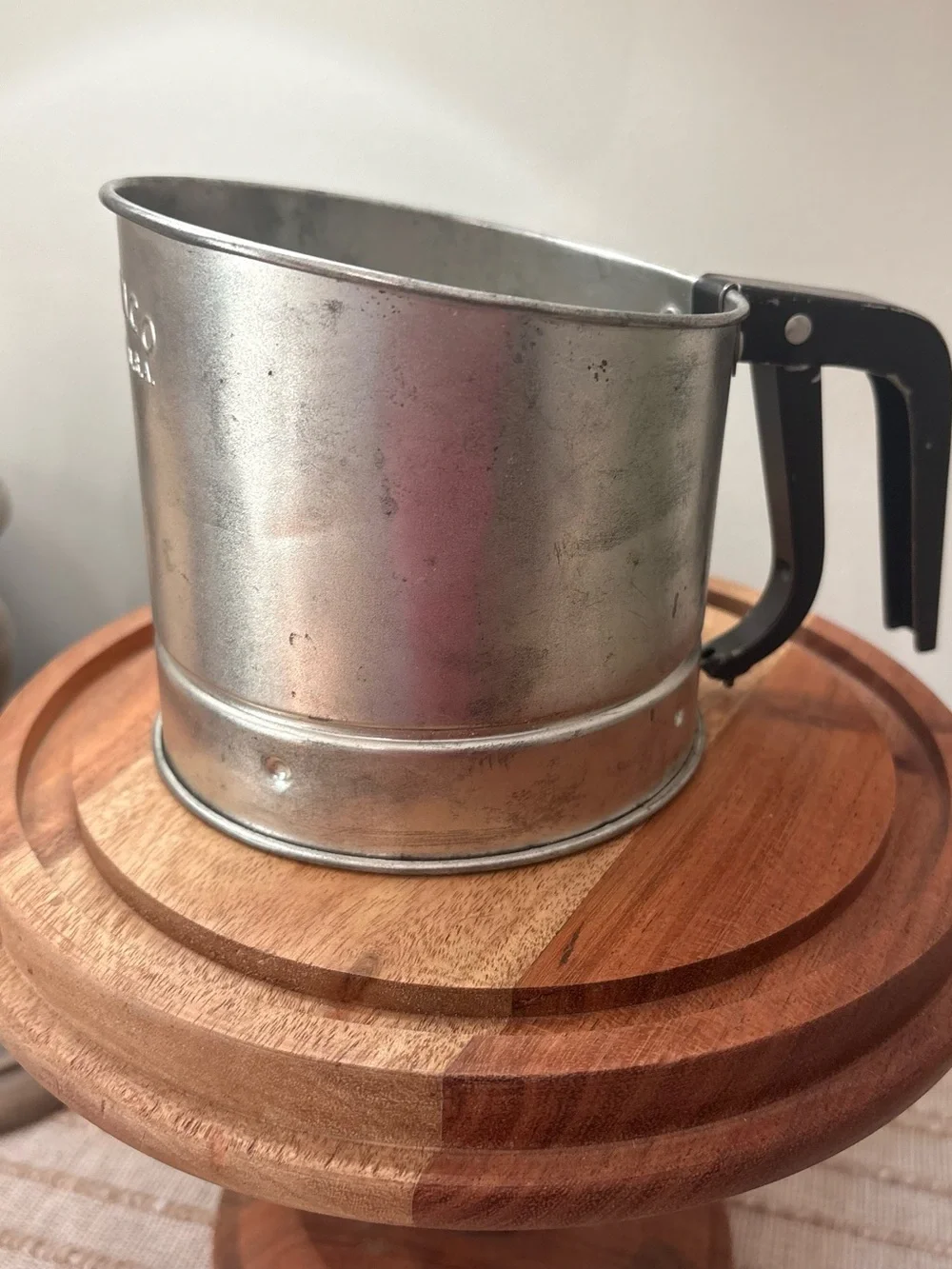 Bromco VTG Flour Sifter Kitchen Squeeze Handle made in USA Farmhouse Chic Metal